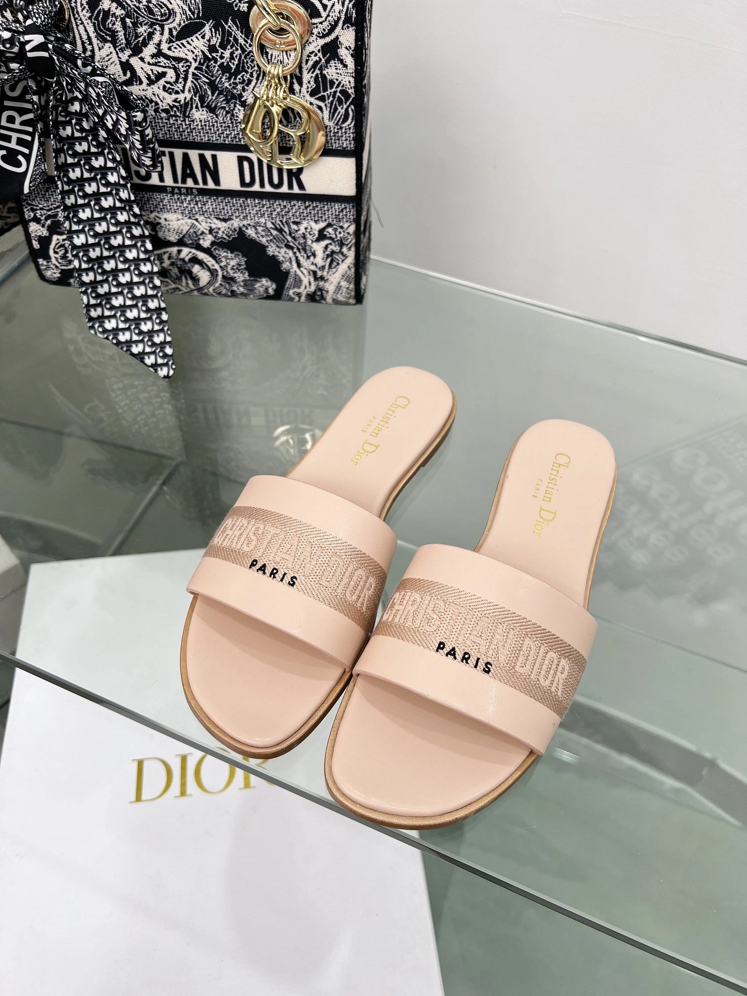 COCO-- 4ior KCQ986CEY_S21U Heel height：1.5CM cowhide item:D-X302J2203